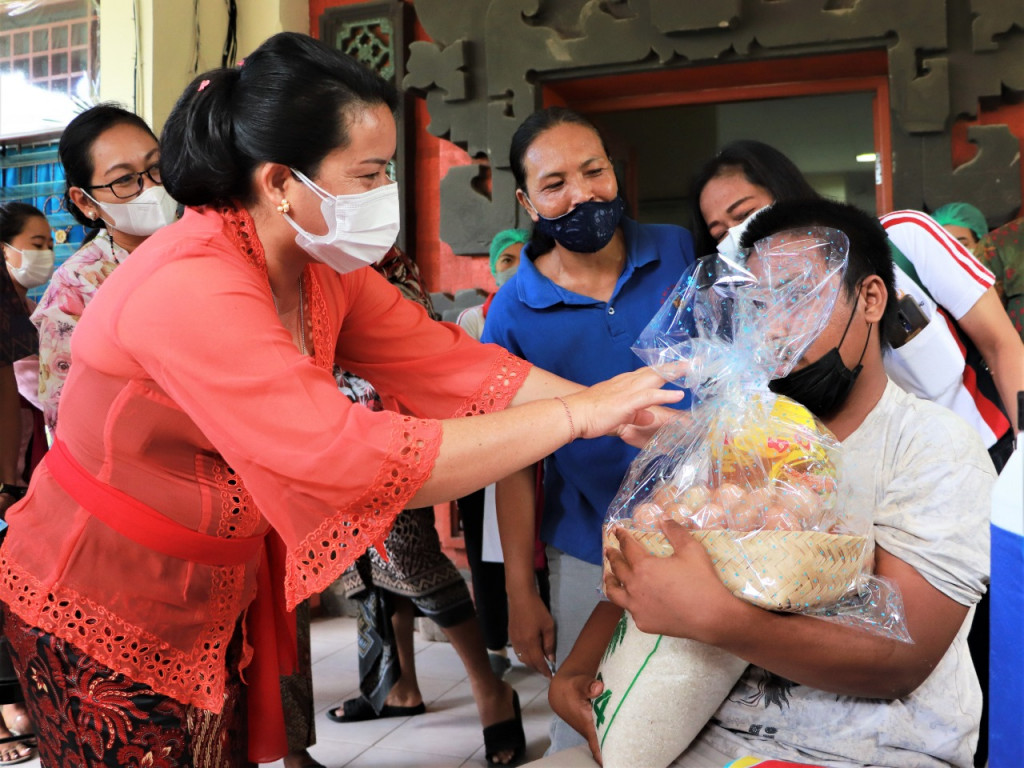 Ketua TP PKK Badung Pantau Vaksinasi Untuk Penyandang Disabilitas Di Kecamatan Kuta